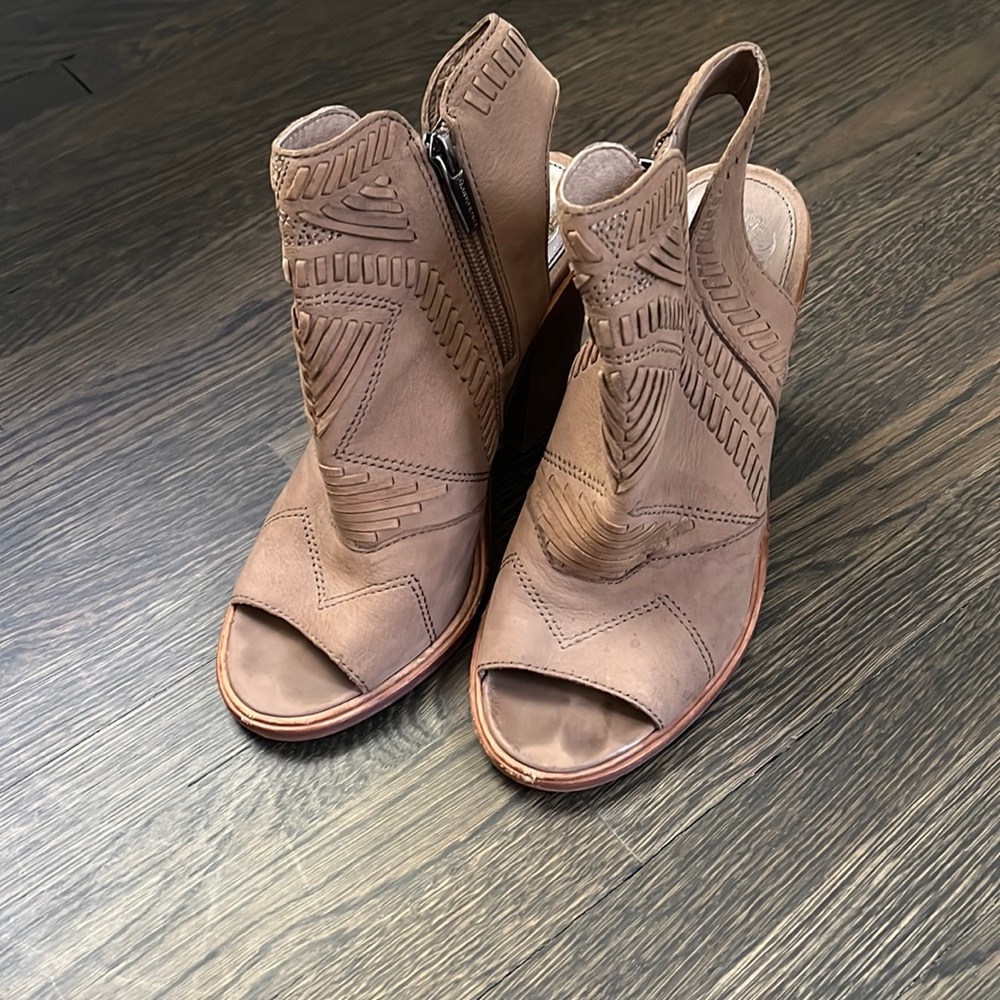 Vince Camino suede heels